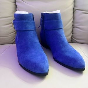 🎁NINE WESTBeautiful blue suede shoe boots. Never worn wrapped and boxed.w/tag🎁